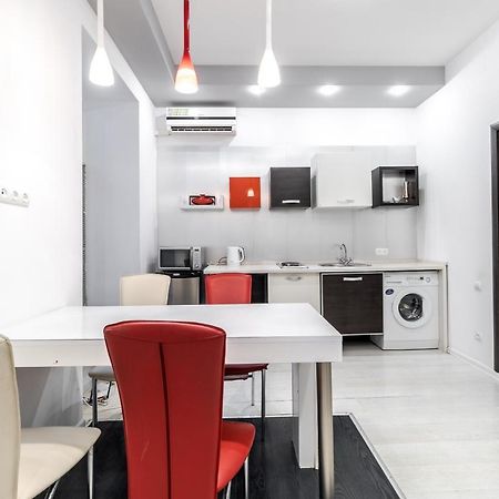 Black And Red Squares Apartment Lviv Exterior photo